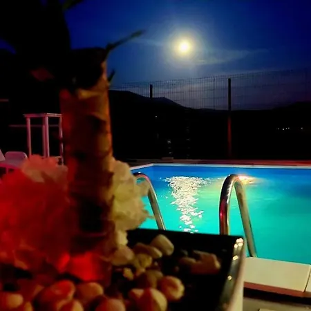Apartment House White Hill Bihac