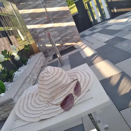 Apartman House White Hill
