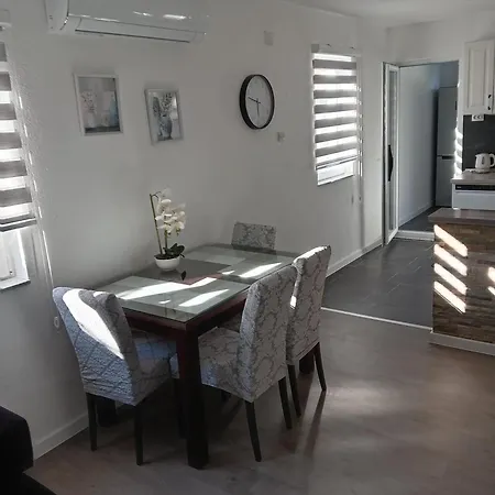 House White Hill * Bihać