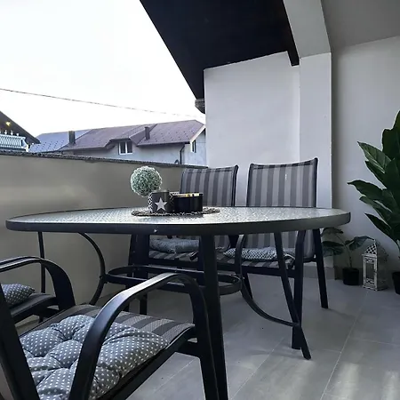 House White Hill Apartman *