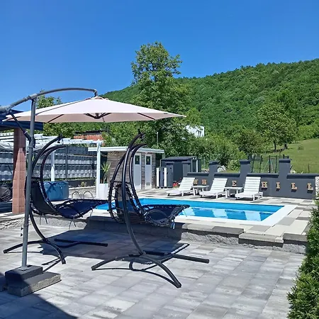 House White Hill * Bihać