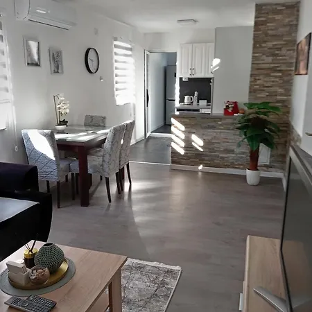 House White Hill Apartman Bihac